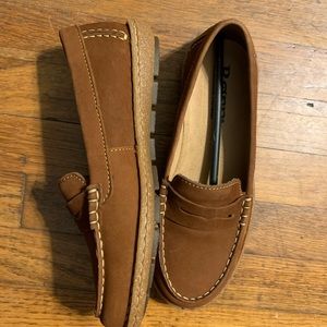 BORN WOMENS LEATHER LOAFER BEAND NEW